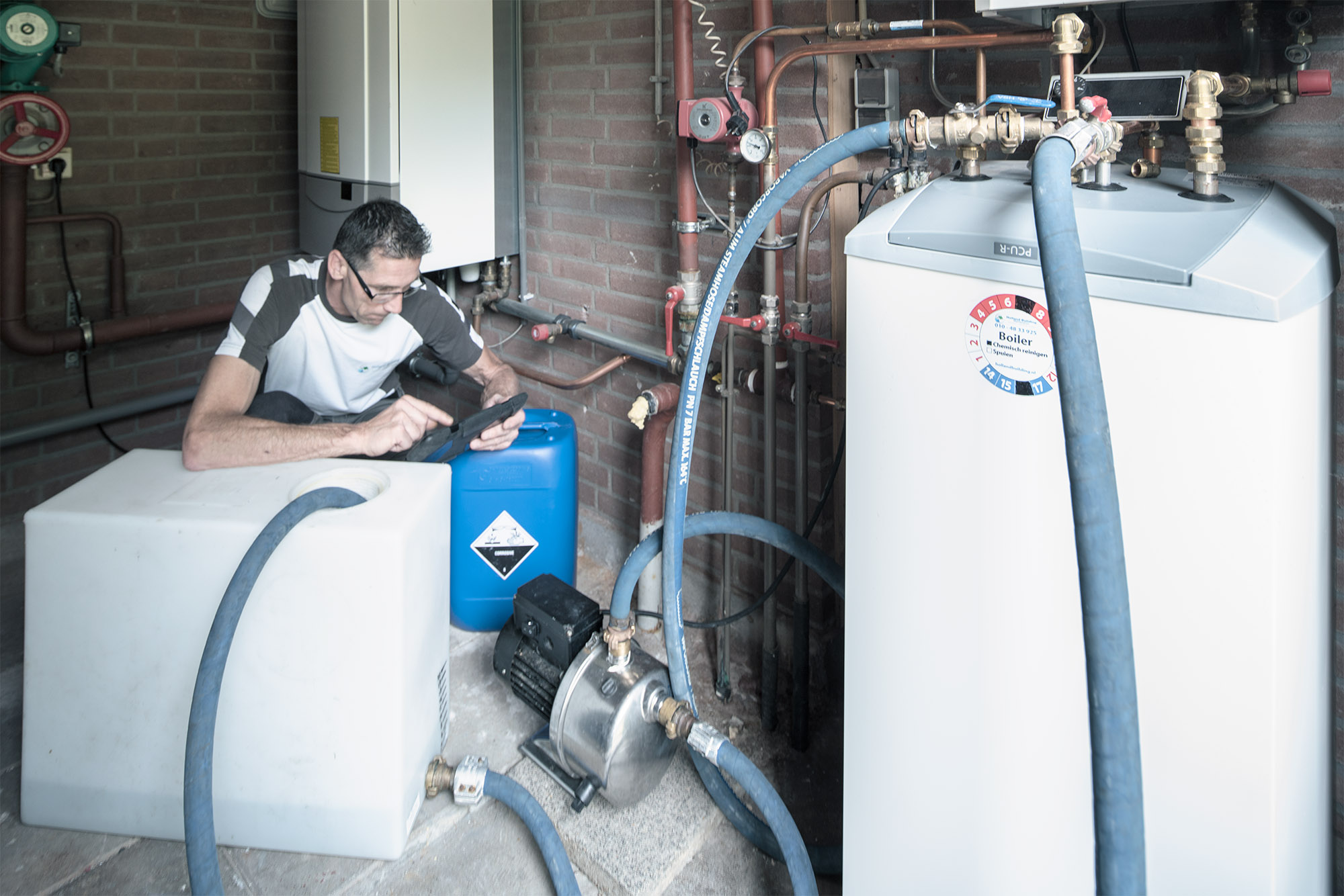 Rust uit maandelijks Beschrijven Professioneel boiler laten reinigen? - Holland Building Maintenance